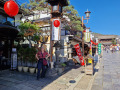 Vårt roykan i Nagano låg på tempelområdet, mitt bland pyngelbutikerna!