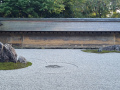 Meditativ stenträdgård i Ryoan-ji, Kyoto.